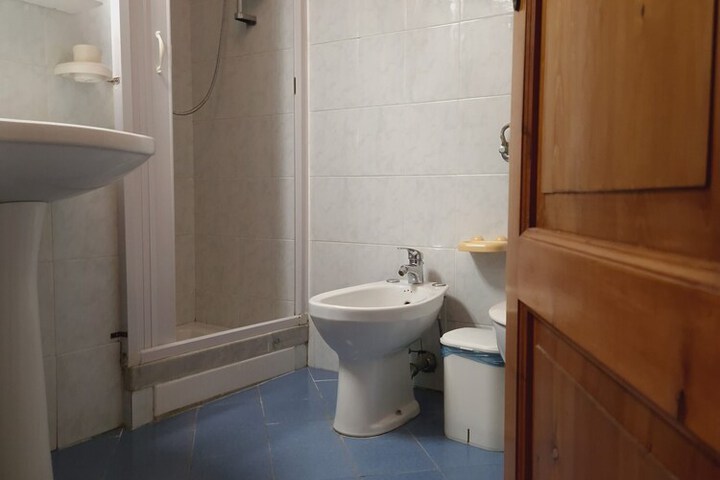 Room 80 of 107