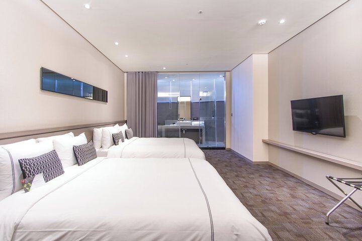 Room 15 of 32