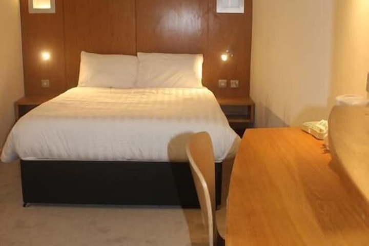Corona Hotel Sheffield Meadowhall Image 1