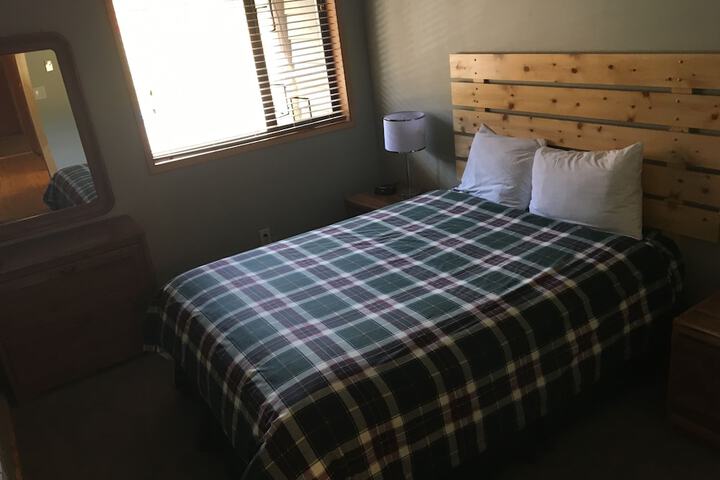 Room 33 of 102