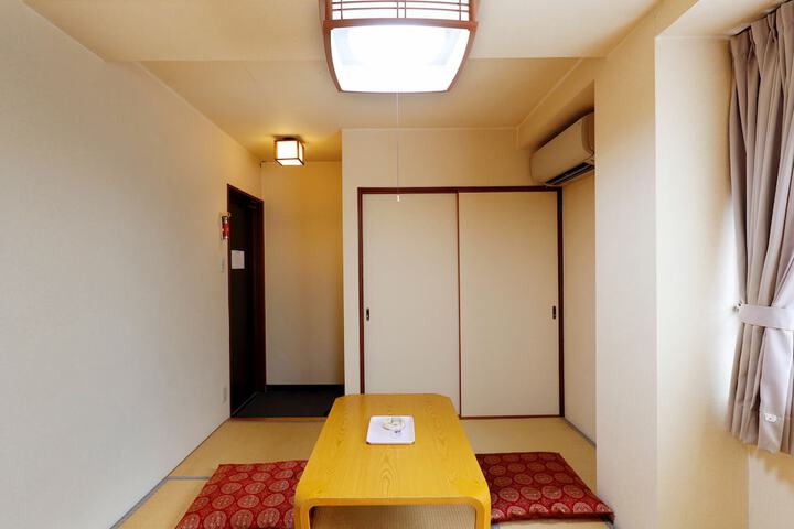 Room 28 of 64