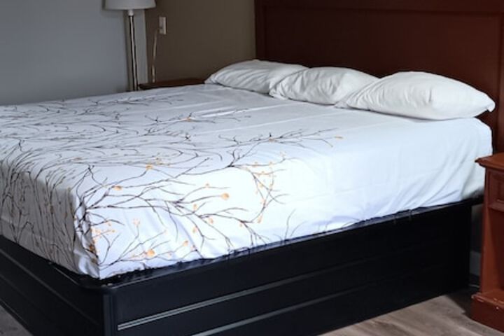 1 King Bed (1 of 2)