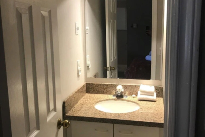 Room 7 of 16