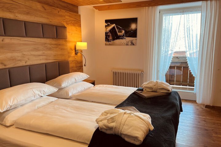 Room 10 of 38