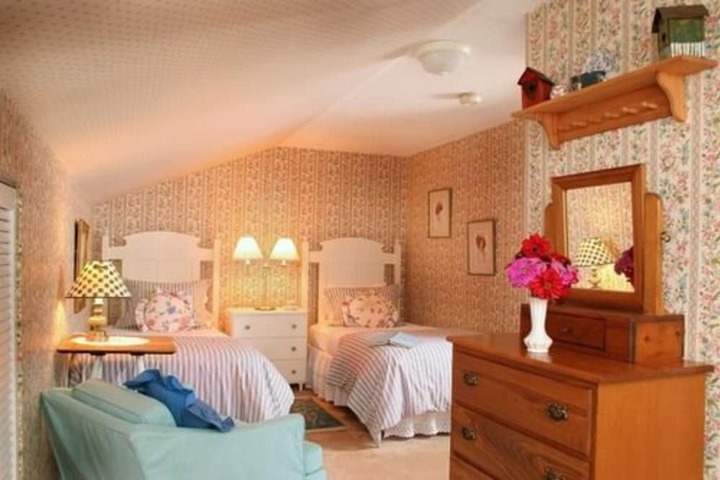 Room 3 of 148