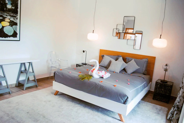 Room 4 of 4
