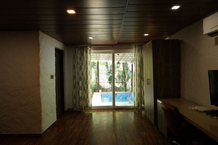 Room 11 of 35