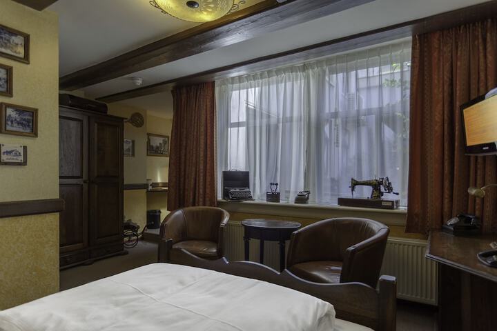 Room 13 of 118