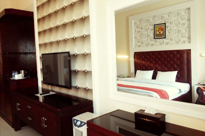 Room 12 of 24