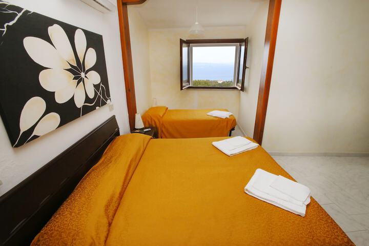 Room 26 of 59