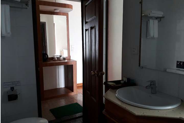 Room 6 of 36