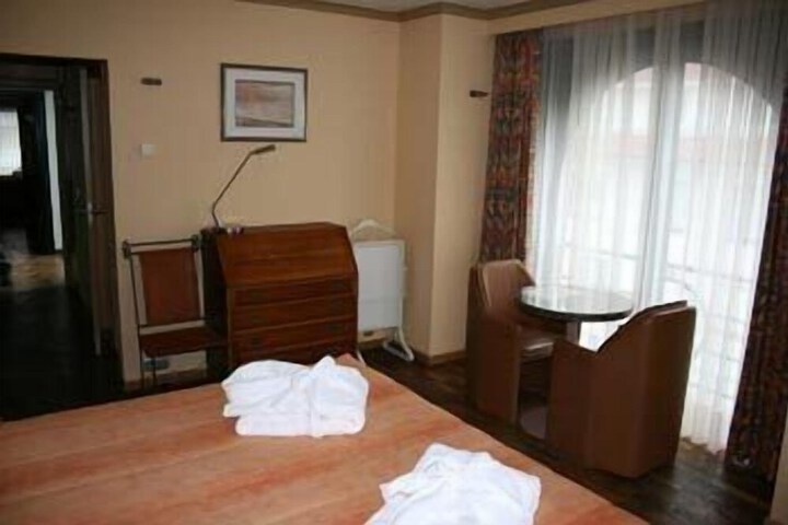 Room 14 of 36