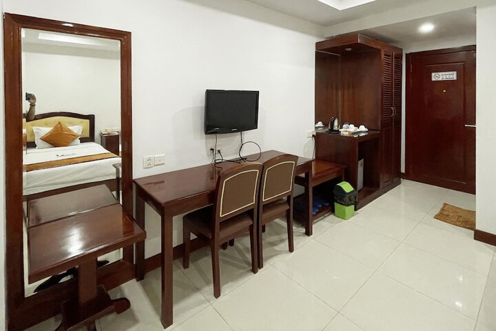 Room 5 of 11