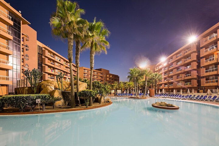 Hotel Pool