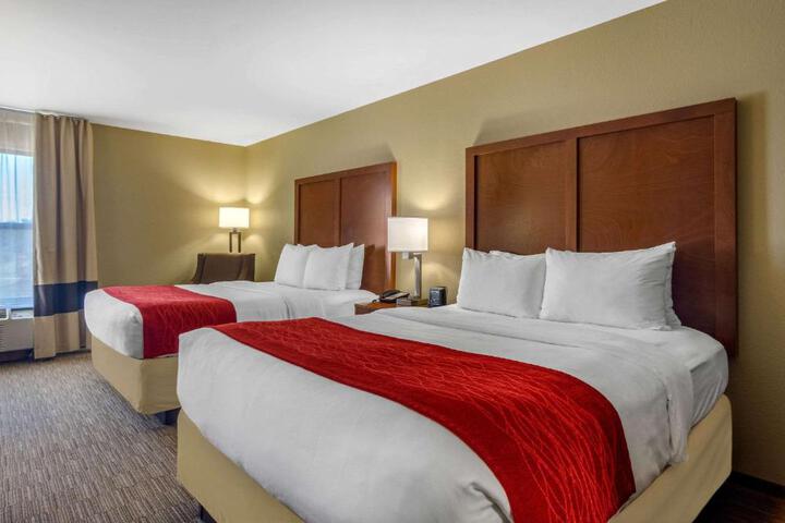 2 Queen Beds (8 of 11)