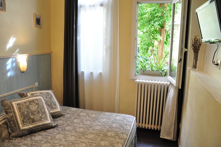 Room 34 of 82