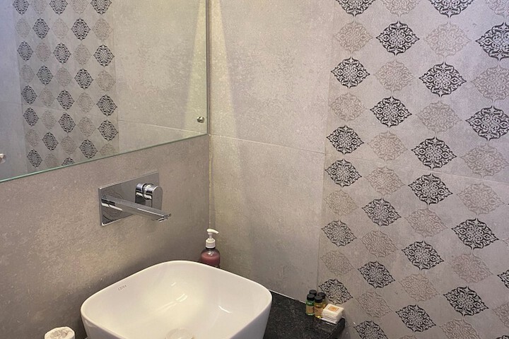 Room 121 of 189