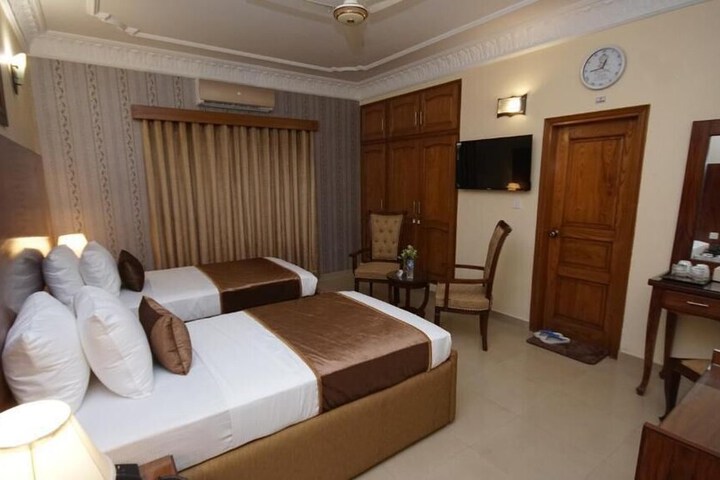 Room 14 of 48