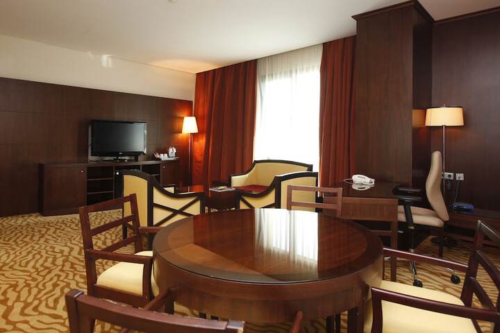 Room 36 of 93