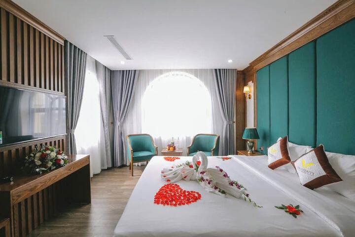 Room 4 of 14