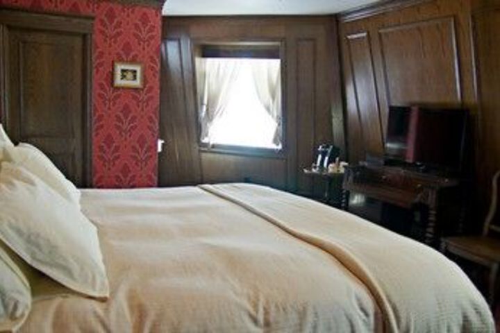 Room 17 of 47