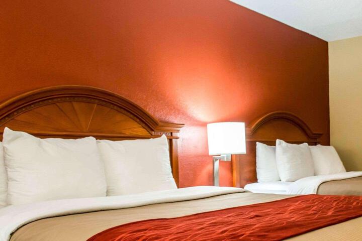 2 Queen Beds (3 of 9)