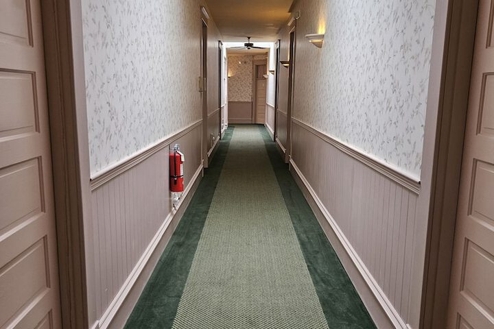 Ballroom/Hall 73 of 95