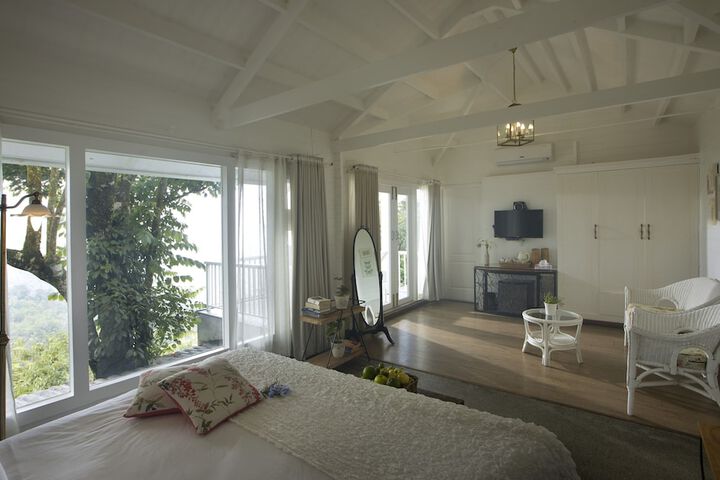 Room 4 of 68