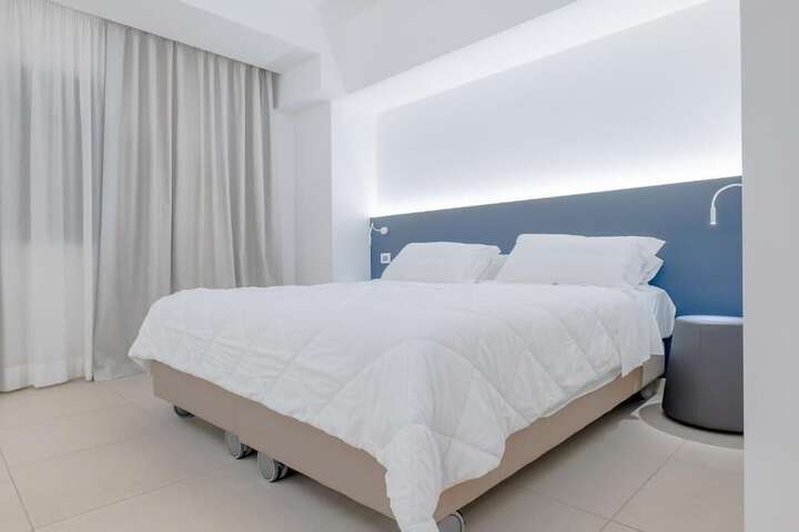 Room 17 of 42