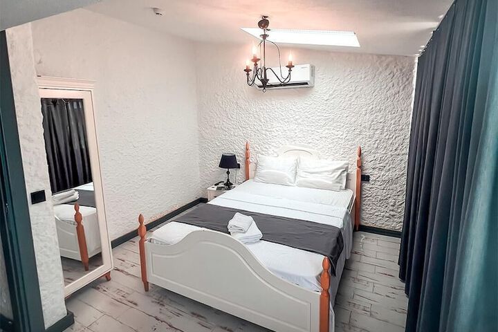Room 8 of 29