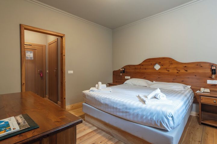 Room 3 of 38