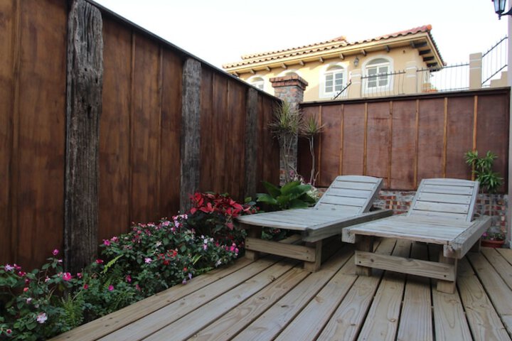 Sundeck 79 of 87