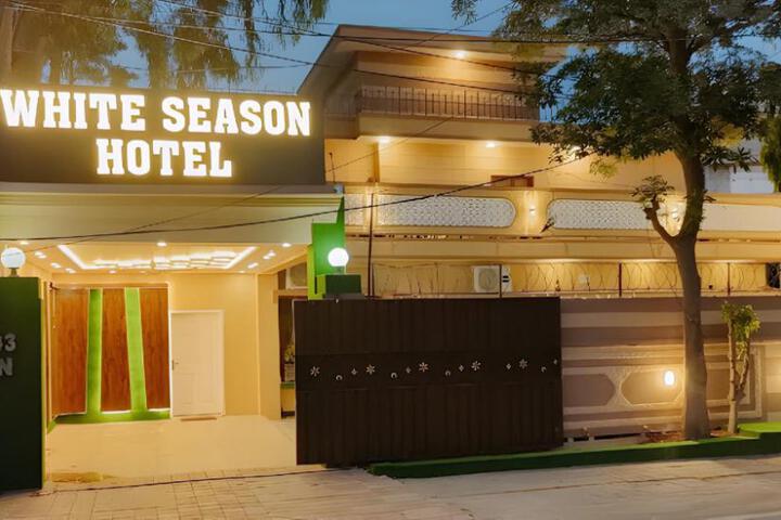 Hotel White Season