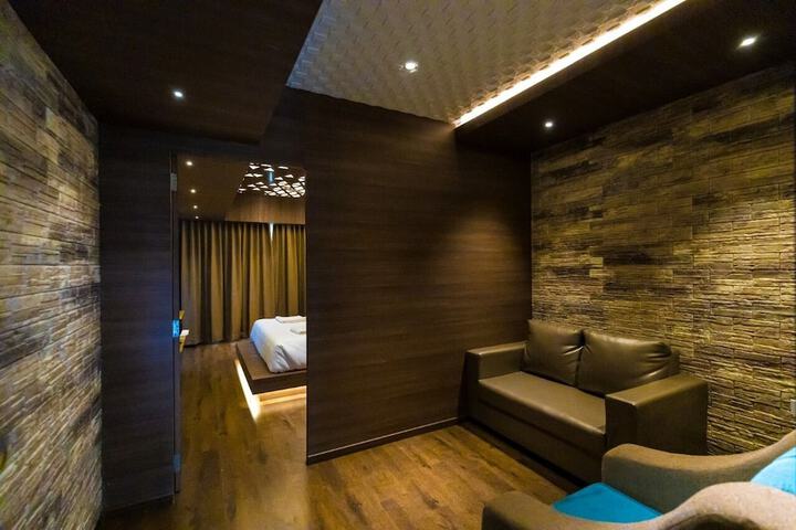 Room 9 of 24