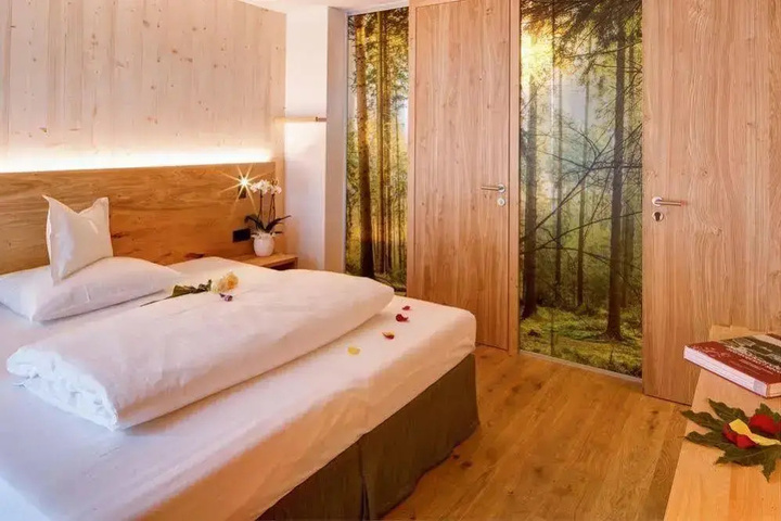 Room 4 of 26