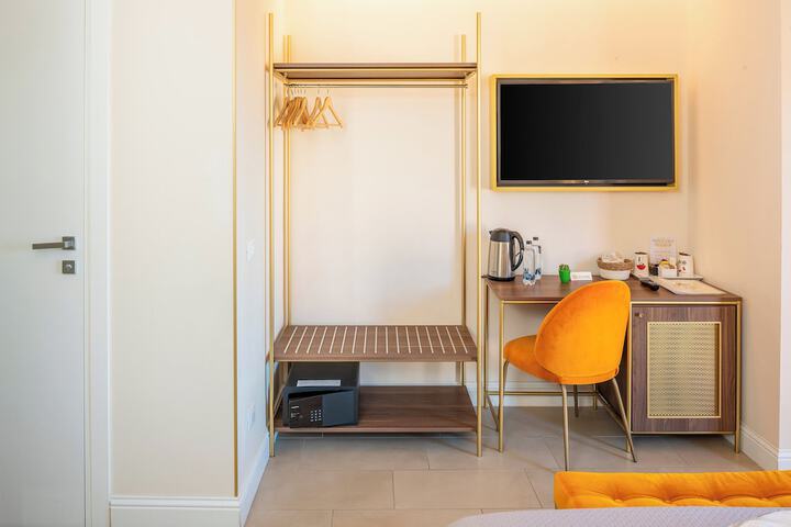 Room 12 of 38
