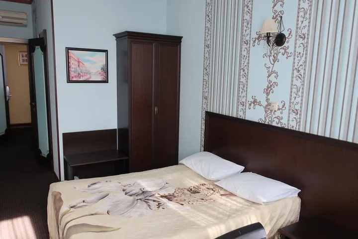 Room 5 of 13