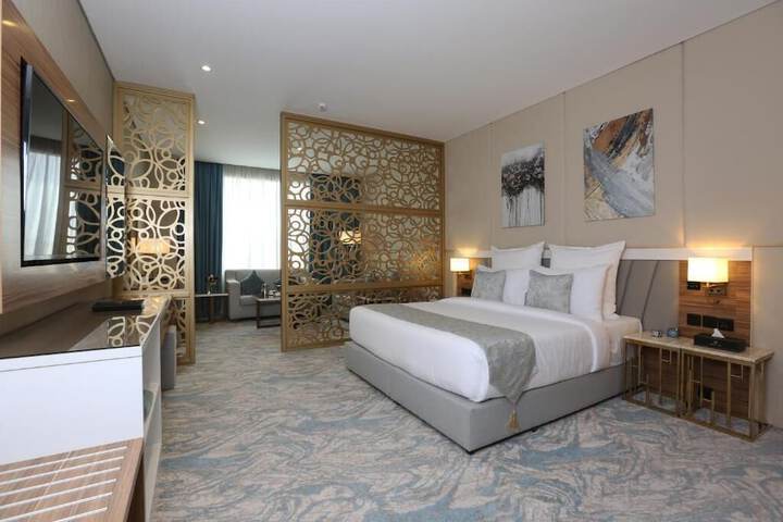 Room 32 of 43