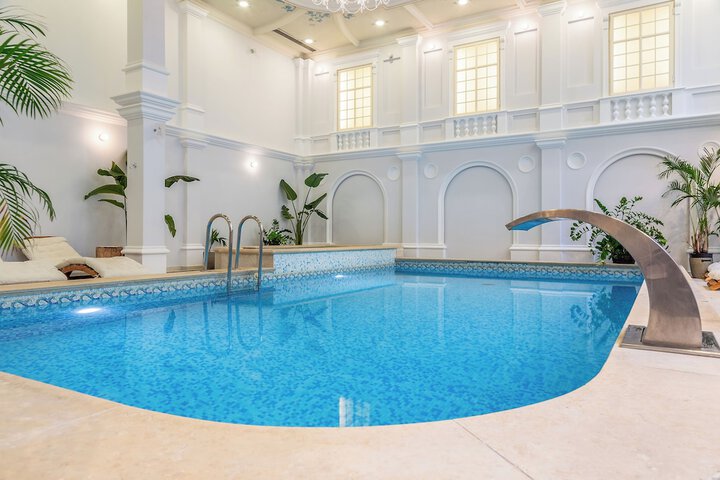 Pool 90 of 124