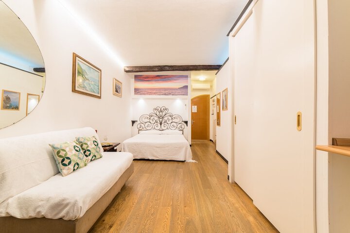 Room 7 of 65
