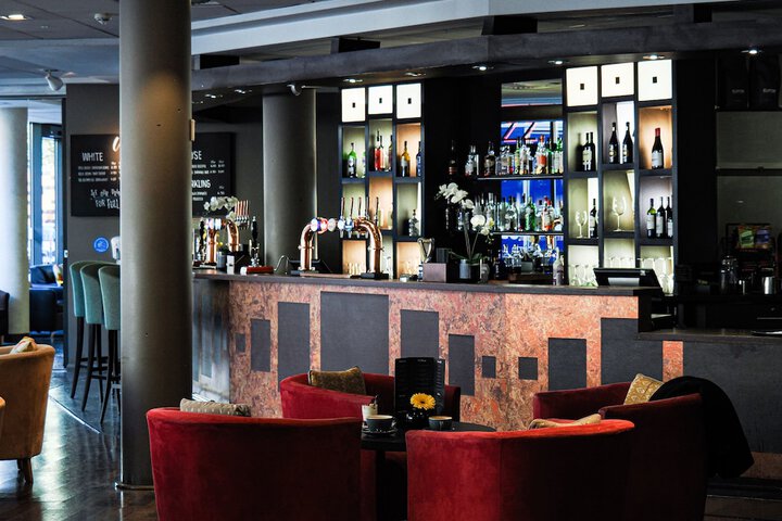 Lounge 42 of 57