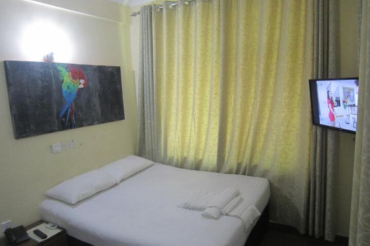 Room 16 of 50