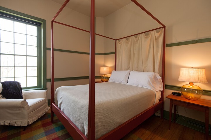 Deluxe Queen Bed (5 of 34)