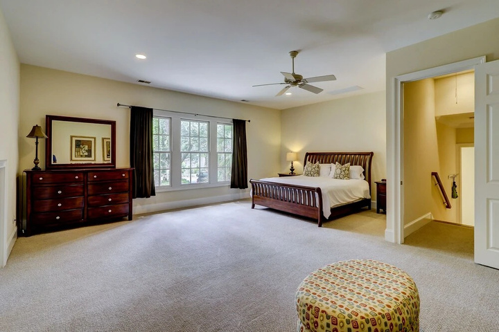 Room 4 of 27