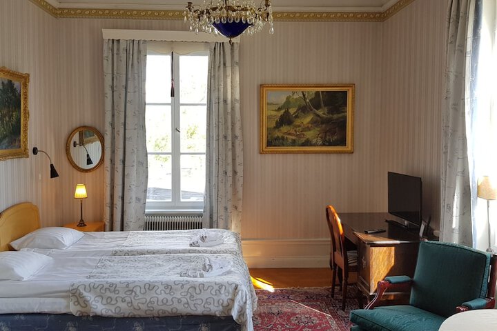 Room 12 of 33
