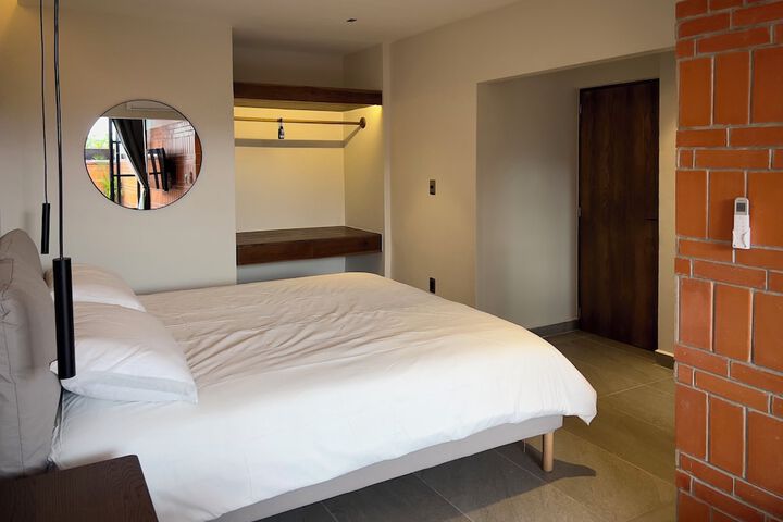 Room 15 of 28