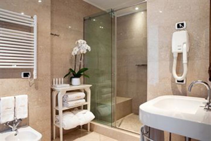 Room 3 of 22
