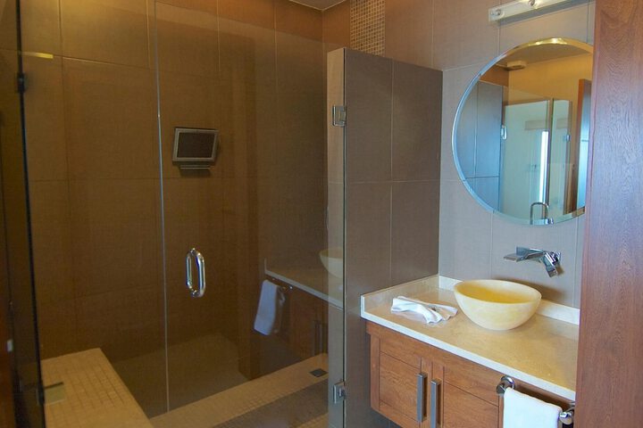 Room 16 of 28