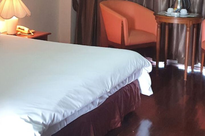 Room 43 of 195