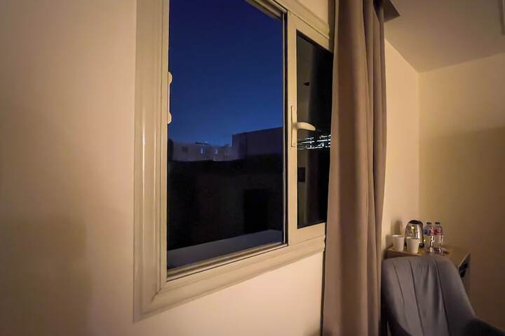 Room 102 of 177